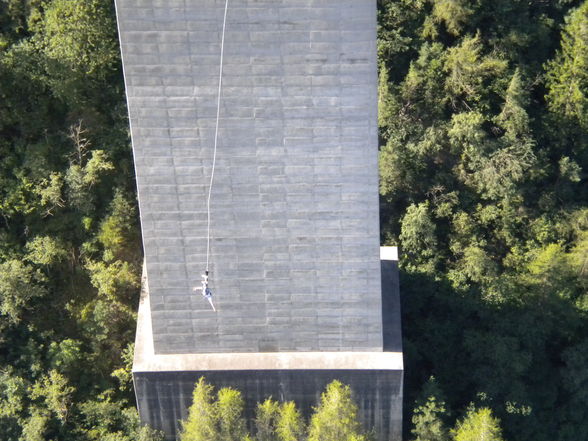 Bungee springen! 192m hilflos!! - 