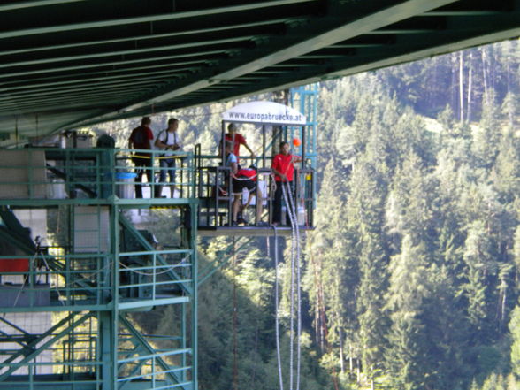 Bungee springen! 192m hilflos!! - 