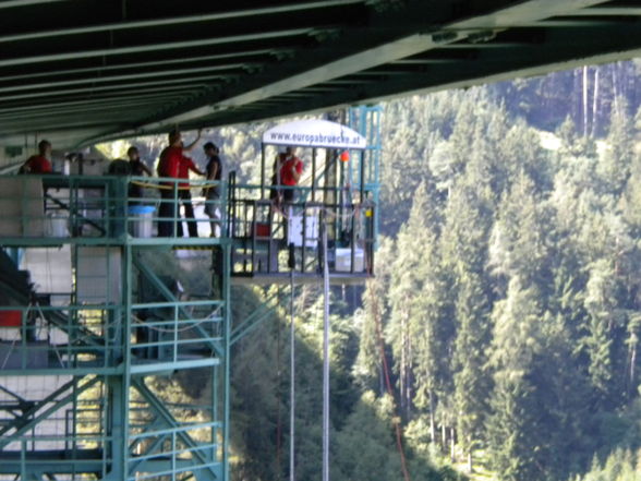 Bungee springen! 192m hilflos!! - 