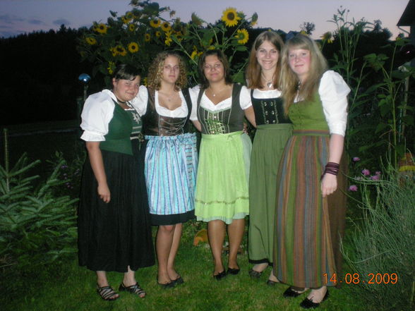 Dirndl meets Lederhosn - 