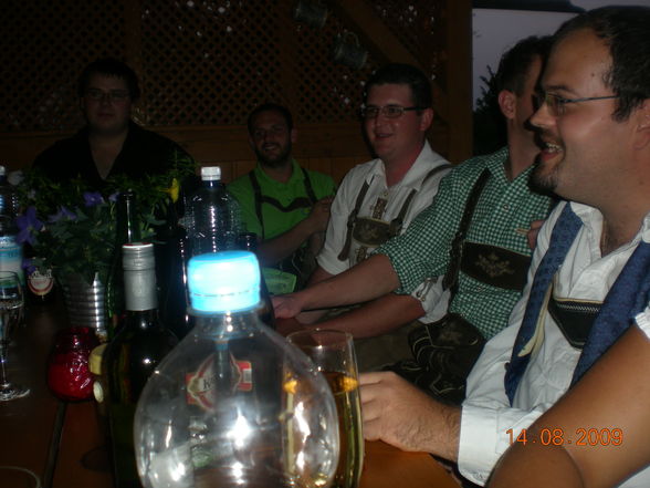 Dirndl meets Lederhosn - 