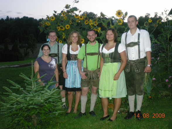 Dirndl meets Lederhosn - 