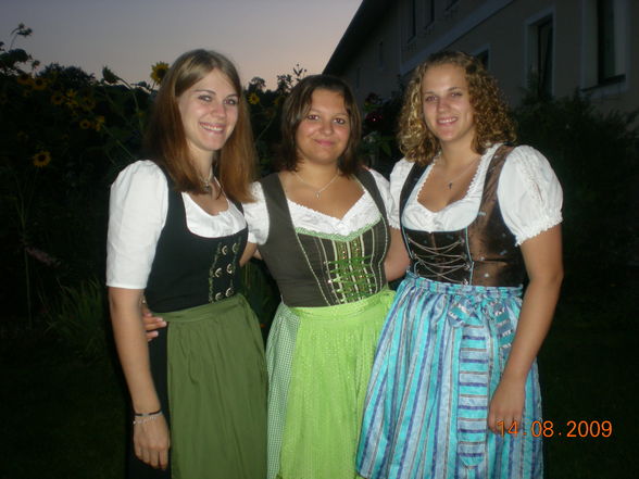 Dirndl meets Lederhosn - 