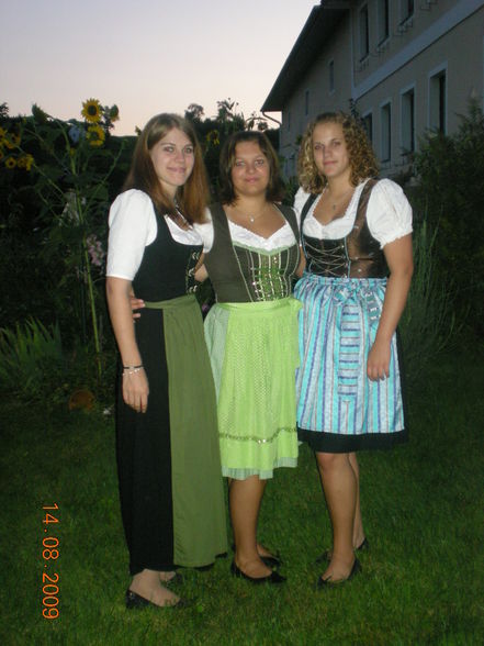 Dirndl meets Lederhosn - 