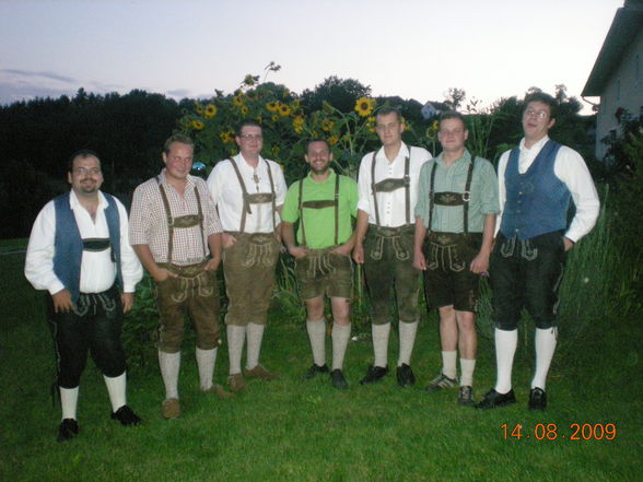 Dirndl meets Lederhosn - 