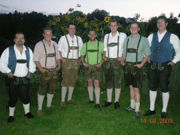 Dirndl meets Lederhosn - 