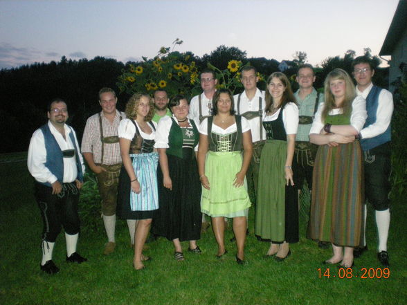 Dirndl meets Lederhosn - 