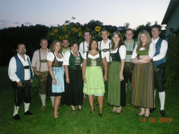 Dirndl meets Lederhosn - 