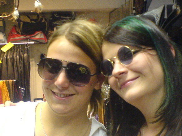 best friends!!!!!!!!!!!!!!!!!hegdl bussi - 