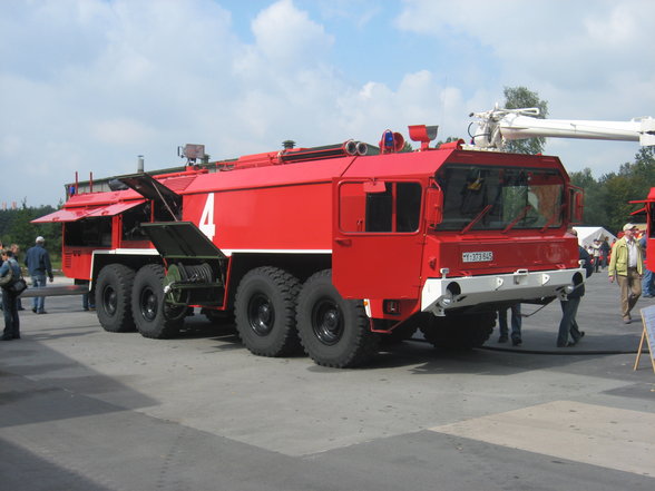 Militärische--Fire--Engine - 