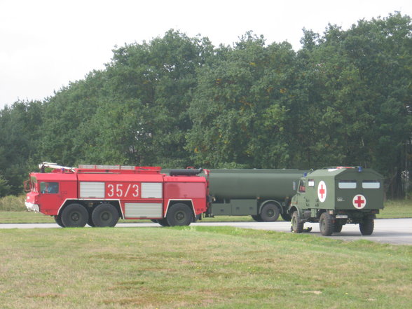 Militärische--Fire--Engine - 