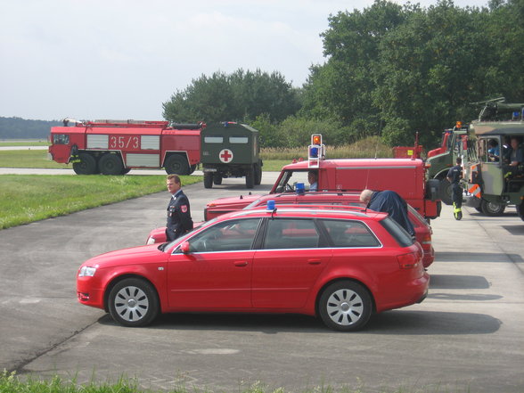 Militärische--Fire--Engine - 