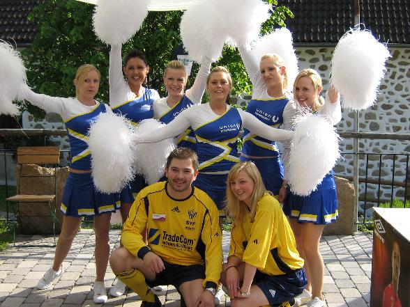 WM 06 Neumühle mit Cheerleader - 