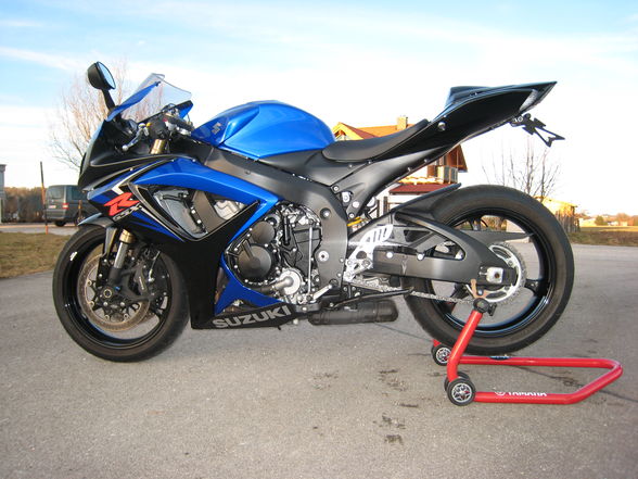 meine Neue, GSX R600 K7 - 