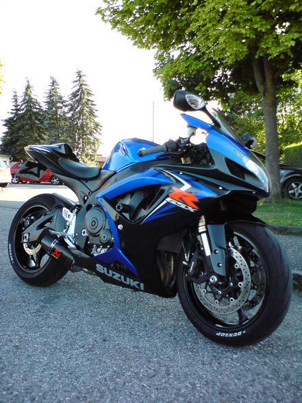 meine Neue, GSX R600 K7 - 