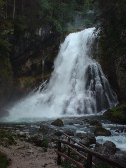 Besuch eines Wasserfalls in Golling - 