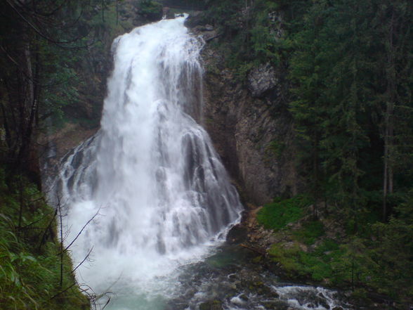 Besuch eines Wasserfalls in Golling - 