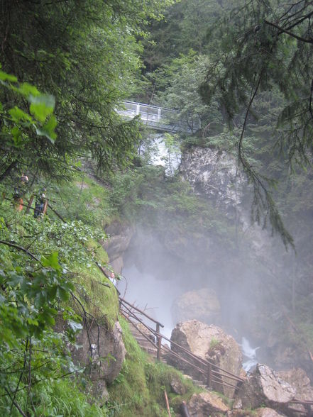 Besuch eines Wasserfalls in Golling - 