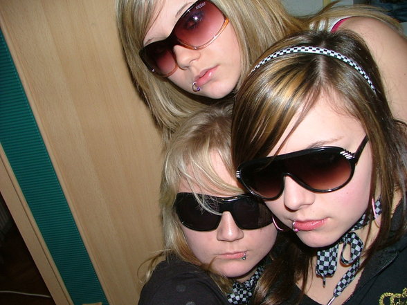 MeEeE ... and meine FriendZzZ... - 