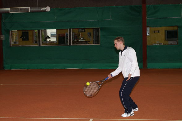 Ich beim Tennis spielen - 