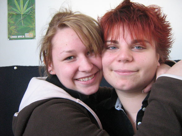 kaRin und IcH.. *g* wir sand so doof - 