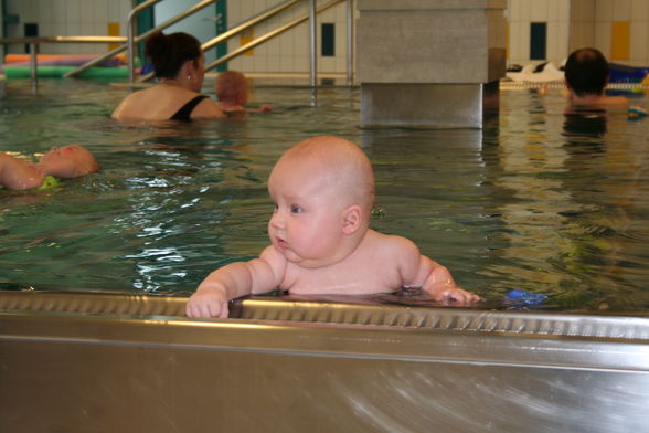 julian beim babyschwimmen - 