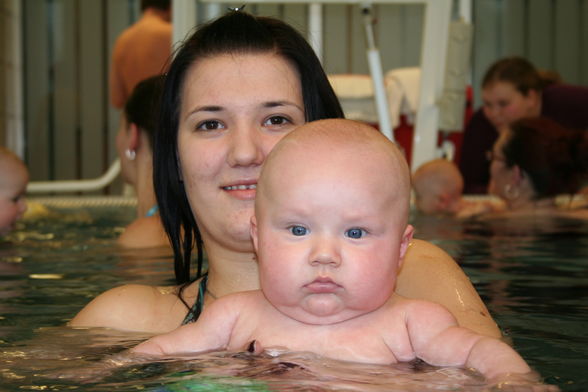 julian beim babyschwimmen - 