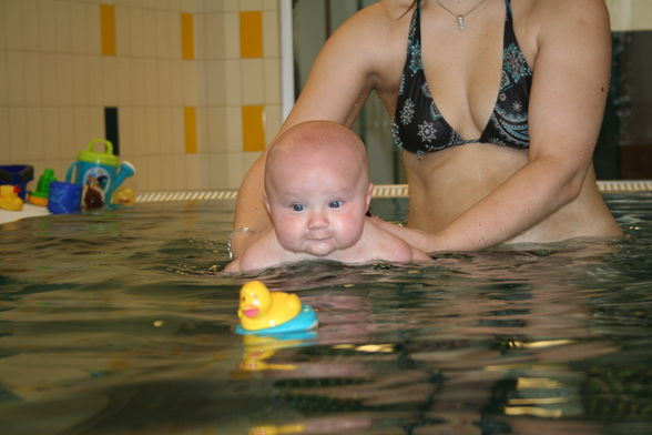 julian beim babyschwimmen - 