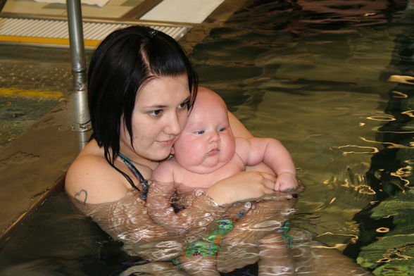 julian beim babyschwimmen - 