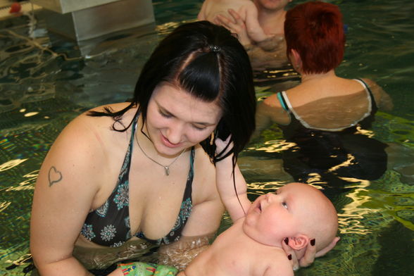 julian beim babyschwimmen - 