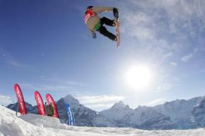 Snowborden+Skiing - 