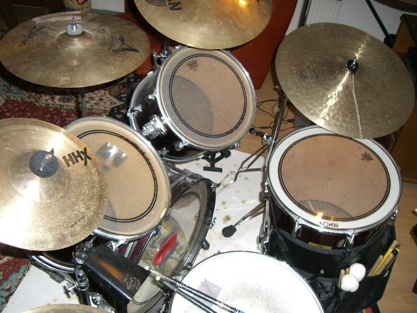 DRUMS - 