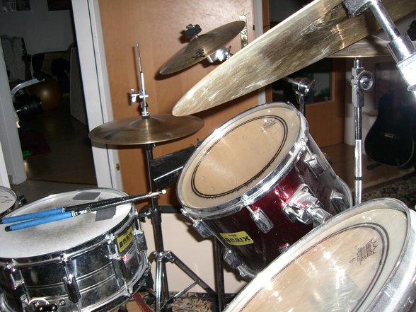 DRUMS - 