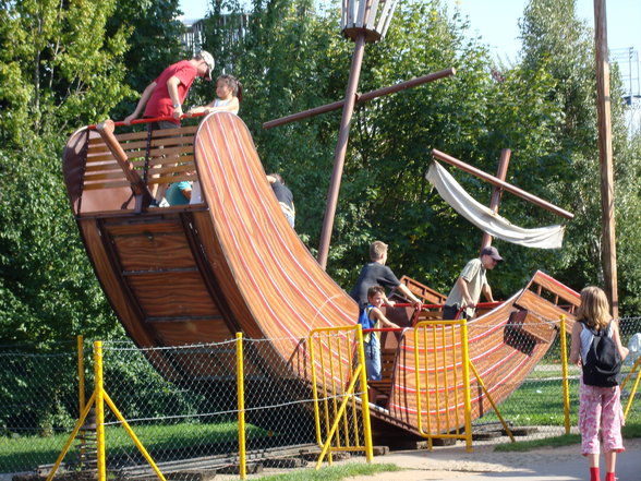 SkYlInE pArK iN dEuTsCHlAnD - 