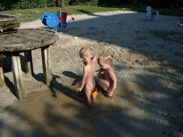 Meine 2 Schatzal am spielplatz - 