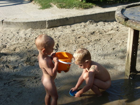 Meine 2 Schatzal am spielplatz - 