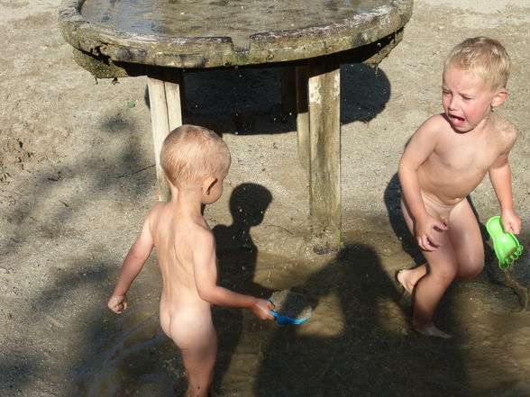 Meine 2 Schatzal am spielplatz - 