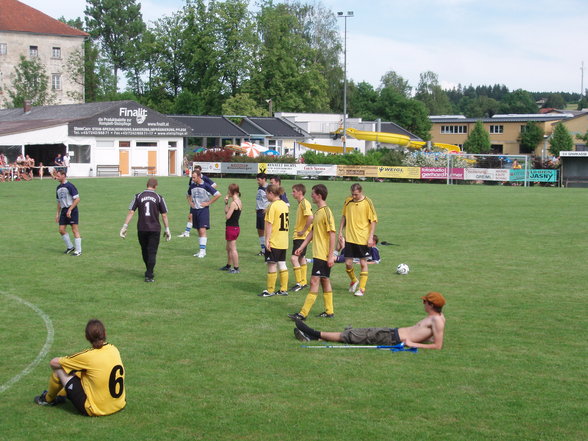 Erster Kopf-Volley - 