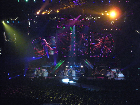 PINK FUNHOUSE TOUR 2009 _ 25.03.09 - 