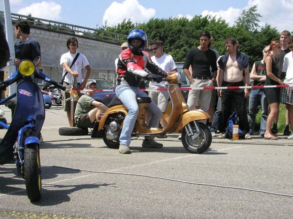 Vespastaumtisch und a paar treffen - 