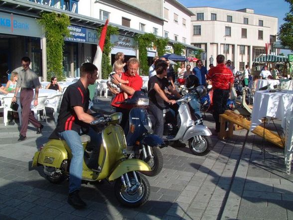 Vespastaumtisch und a paar treffen - 