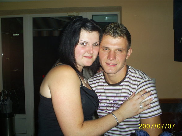 mE And mY hOnEy - 