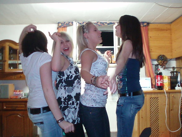 wir feiern eine party. =D - 