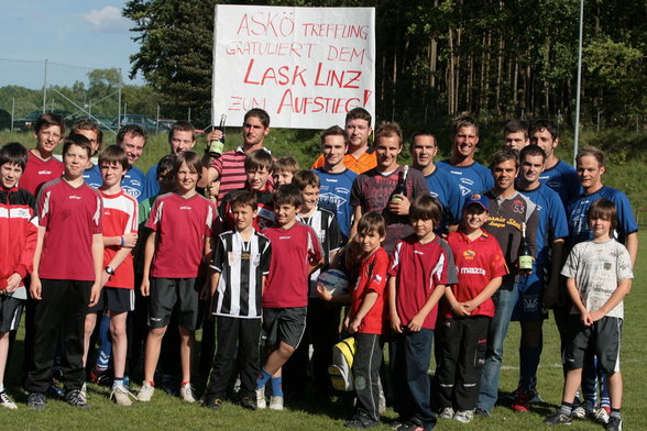 LASK Spieler beim ASKÖ Treffling - 