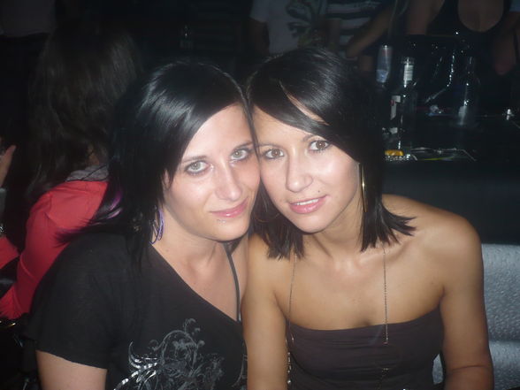 2009 the life is a never ending Party - 