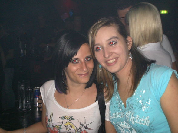 2009 the life is a never ending Party - 