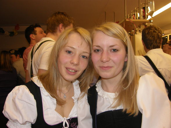 Dirndl&Lederhosen Ball - 