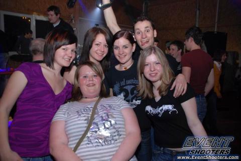 .....FrIeNdS, fUrTgEH,..... - 