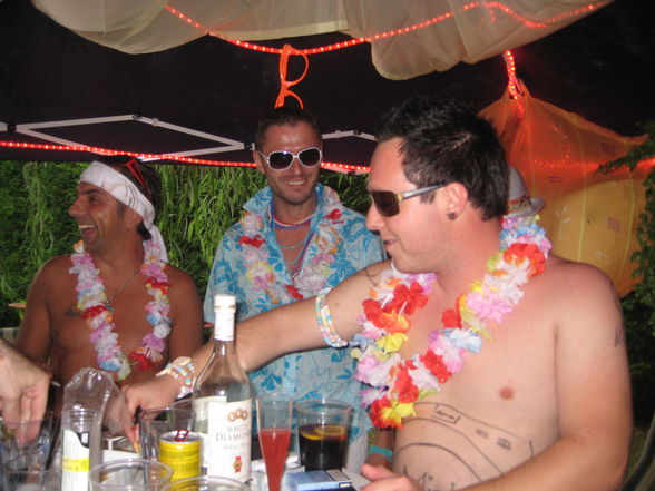 Pool Party (hawaii) - 