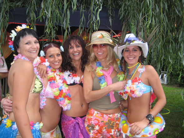 Pool Party (hawaii) - 